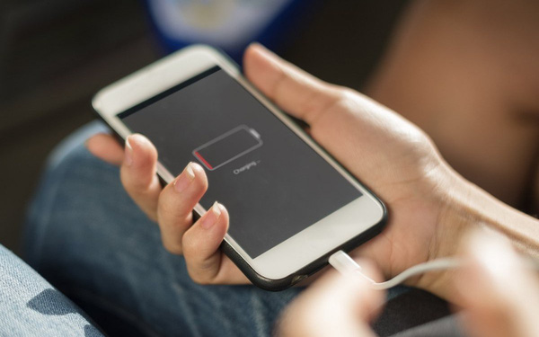 6 lỗi cơ bản khiến pin điện thoại, máy tính bị ‘chai’, suốt ngày phải sạc