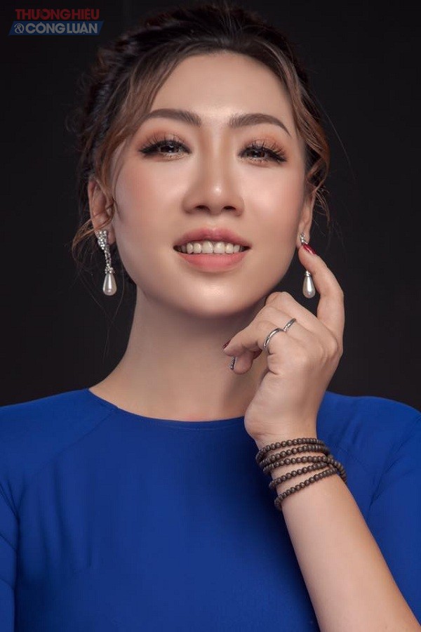 Ca sỹ Hiền Anh tặng Quỹ Mottainai Trao yêu thương - Nhận hạnh phúc 2018 bức tranh đức Phật