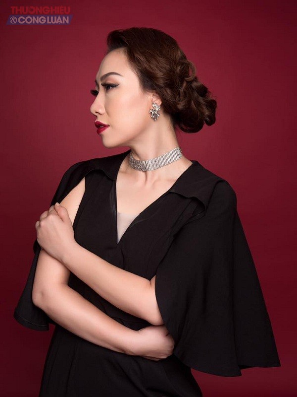 Ca sỹ Hiền Anh tặng Quỹ Mottainai Trao yêu thương - Nhận hạnh phúc 2018 bức tranh đức Phật