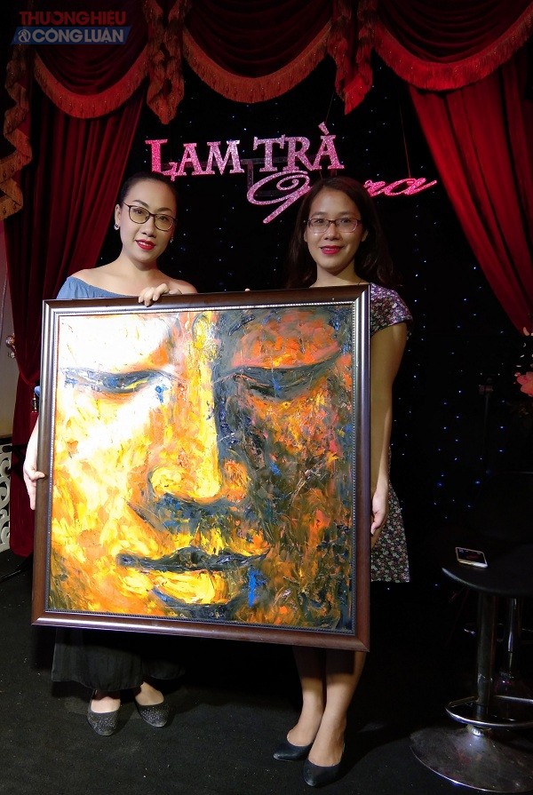 Ca sỹ Hiền Anh tặng Quỹ Mottainai Trao yêu thương - Nhận hạnh phúc 2018 bức tranh đức Phật