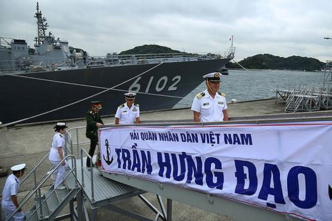 Tàu 015 - Trần Hưng Đạo uy dũng trên đất Nhật Bản