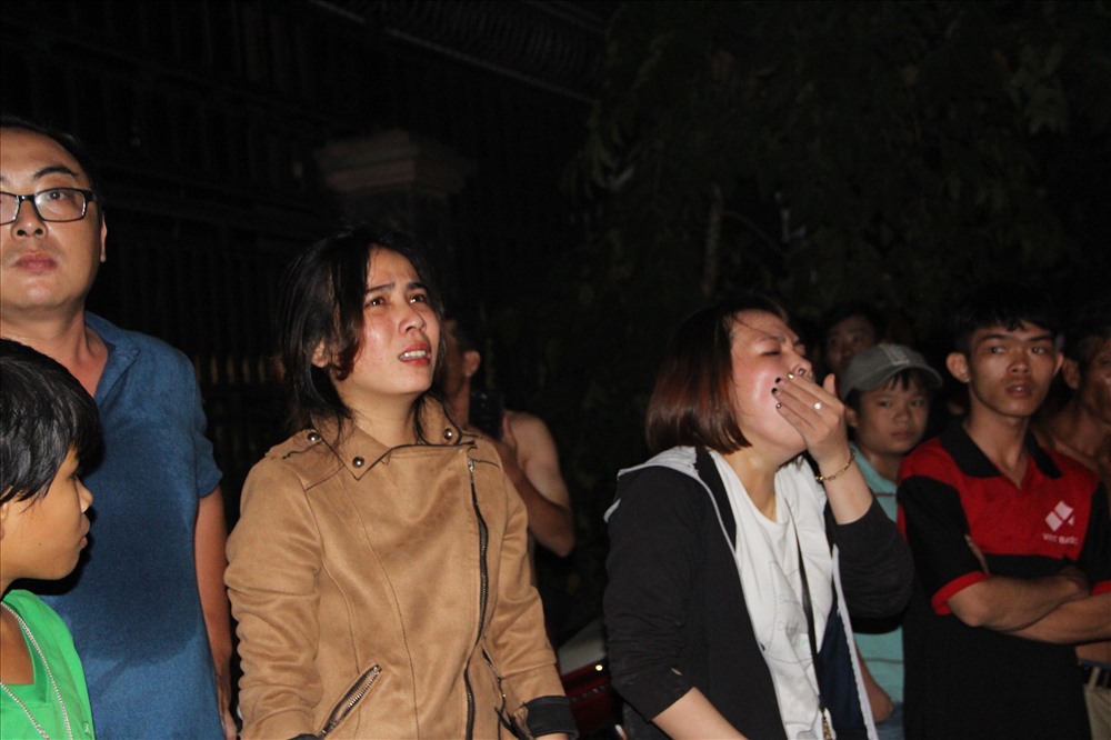 Khói lửa ngút trời tại công ty gỗ ở Bình Dương