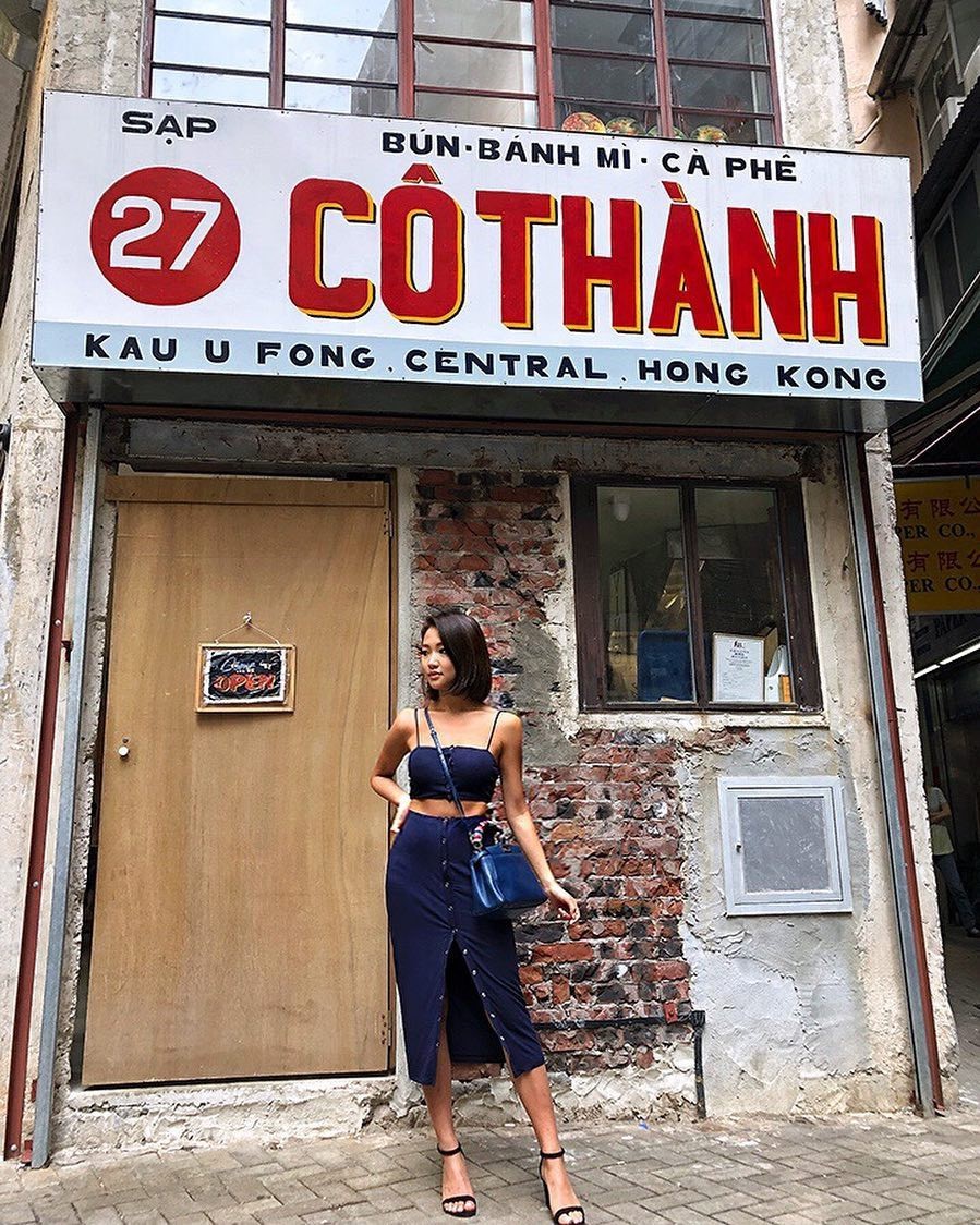 Blogger đình đám của Hong Kong đến Việt Nam, khoe ảnh đội nón lá