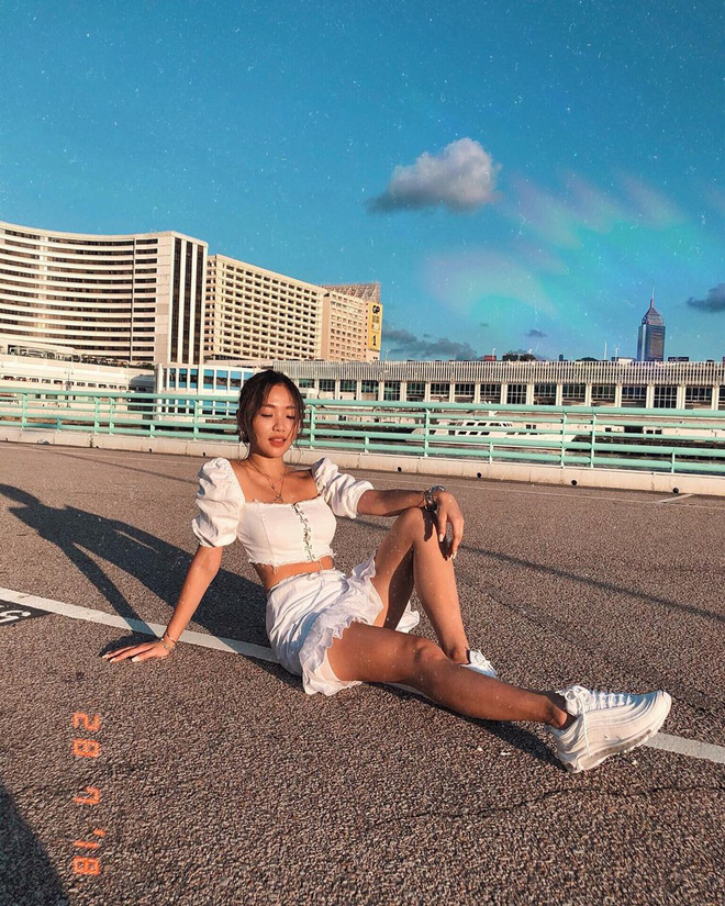 Blogger đình đám của Hong Kong đến Việt Nam, khoe ảnh đội nón lá