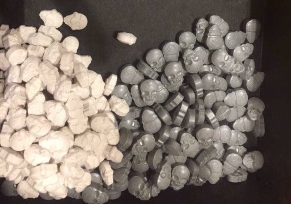 Bắt nam shipper bóng cười đang trên đường lái ô tô chuyển hàng trăm viên ma tuý cho các con nghiện ở Đà Nẵng