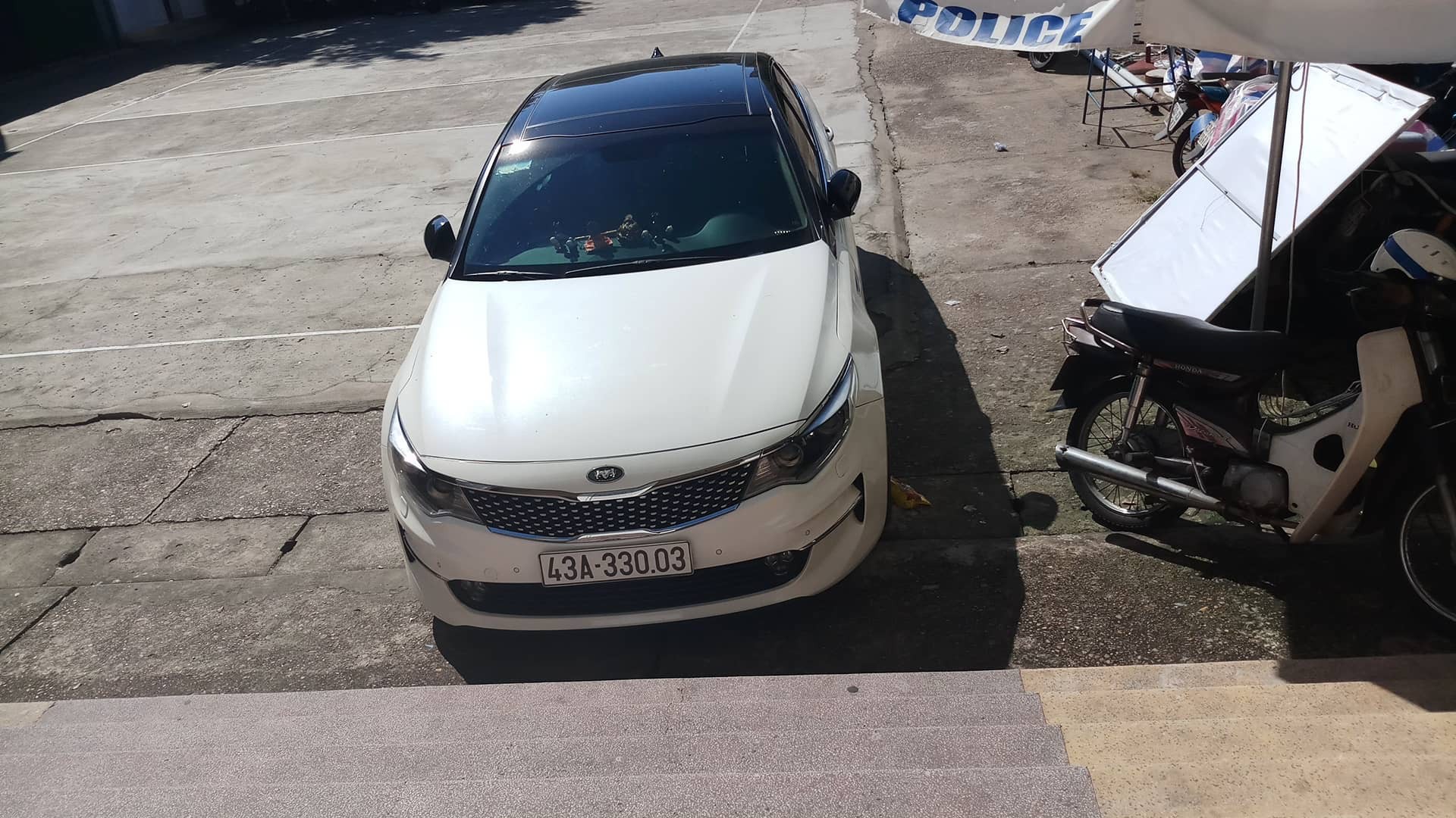 Bắt nam shipper bóng cười đang trên đường lái ô tô chuyển hàng trăm viên ma tuý cho các con nghiện ở Đà Nẵng