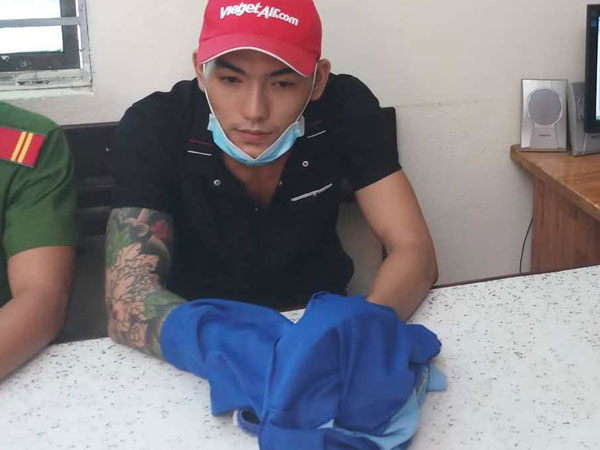 Bắt nam shipper bóng cười đang trên đường lái ô tô chuyển hàng trăm viên ma tuý cho các con nghiện ở Đà Nẵng