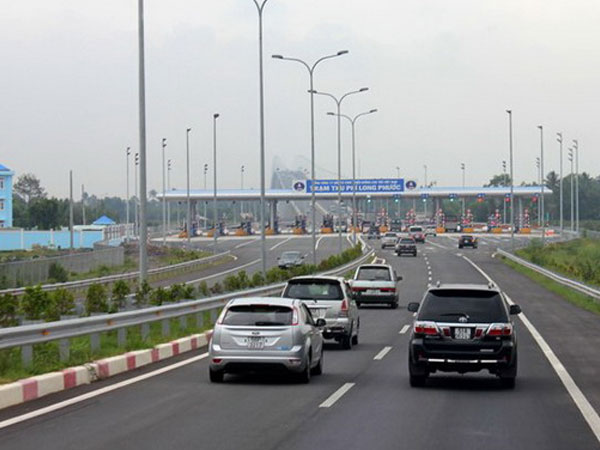 Kinh nghiệm lái xe ô tô trên đường cao tốc để tránh tai nạn đáng tiếc