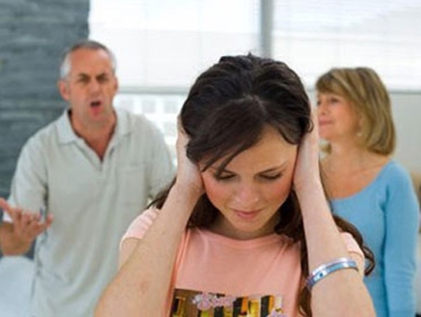 Trầm cảm nặng vì bố mẹ chồng cay nghiệt, tôi đã vượt qua nhờ chồng luôn ở bên