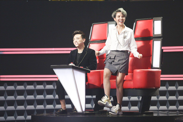 Giọng hát Việt nhí tập 3: Nhiệt tình lôi kéo nhưng Vũ Cát Tường lại bị đàn chị phũ không nể mặt