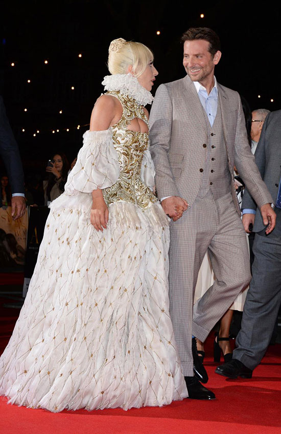 Lady Gaga o ép vòng một nghẹt thở trong buổi ra mắt phim mới 