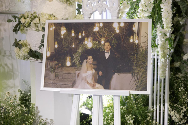 Cùng chiêm ngưỡng lại không gian tiệc cưới lộng lẫy, xa hoa như cổ tích trong đám cưới Trường Giang - Nhã Phương