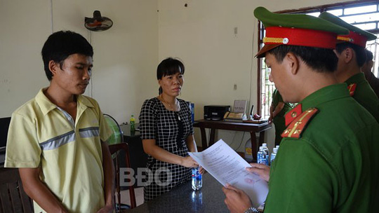 Bắt 2 đối tượng dùng bom xăng tấn công cảnh sát bị thương