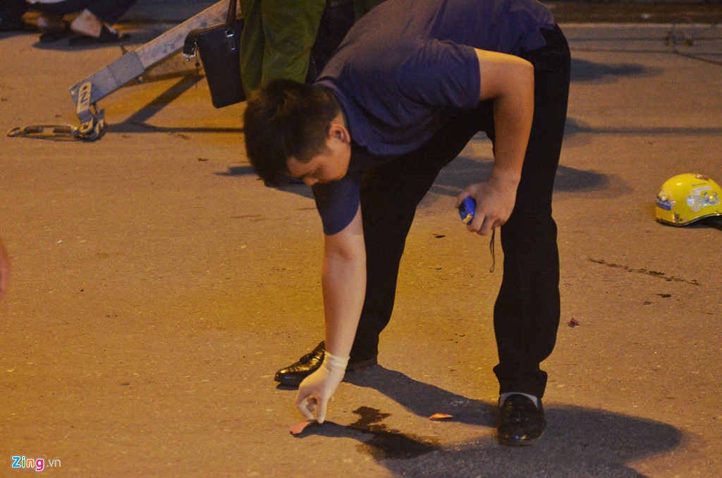 Hiện trường vụ khung sắt công trình rơi đè chết cô gái đi đường