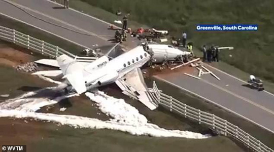 Trượt đường băng, máy bay gãy đôi, cả 2 phi công thiệt mạng