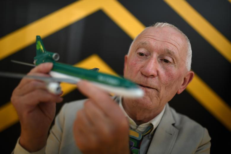 Ông lão 67 tuổi sở hữu đội bay mô hình lớn nhất thế giới