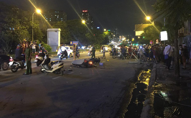 Nạn nhân thoát chết vụ thanh sắt rơi: Có vật rơi xuống sau xe, quật mạnh làm tôi ngã Nạn nhân thoát chết vụ thanh sắt rơi: Có vật rơi xuống sau xe, quật mạnh làm tôi ngã