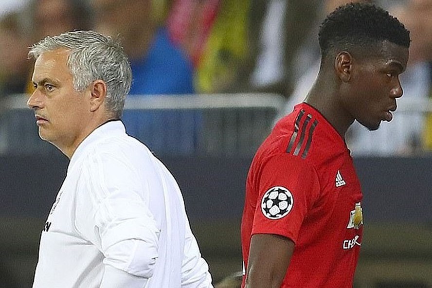 Mourinho và Pogba, ông.... sao nào sẽ rời Old Trafford?