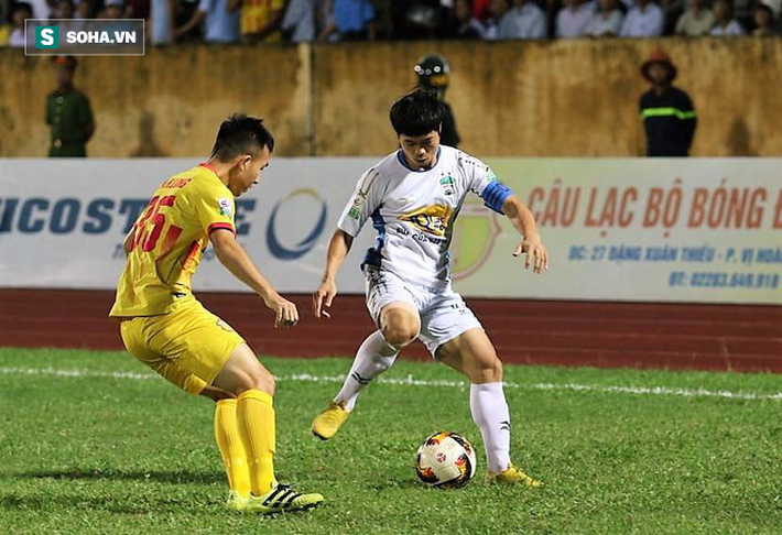 Sau pha bỏ lỡ khó tin, Công Phượng tỏa sáng kịp thời để ghi điểm với thầy Park