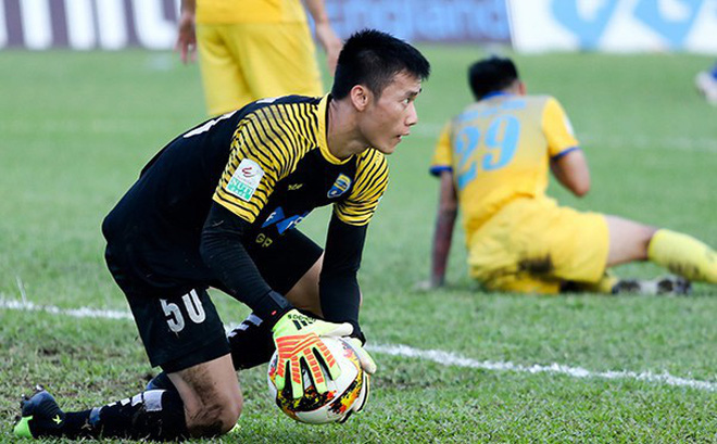 Tiến Dũng tỏa sáng trên sân ruộng, Thanh Hóa đả bại SLNA sau 90 phút nghẹt thở