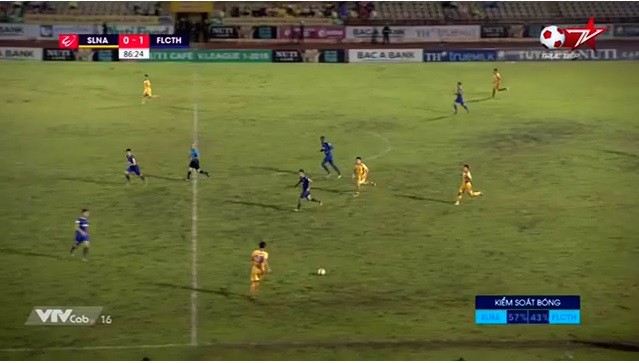 Tiến Dũng tỏa sáng trên sân ruộng, Thanh Hóa đả bại SLNA sau 90 phút nghẹt thở