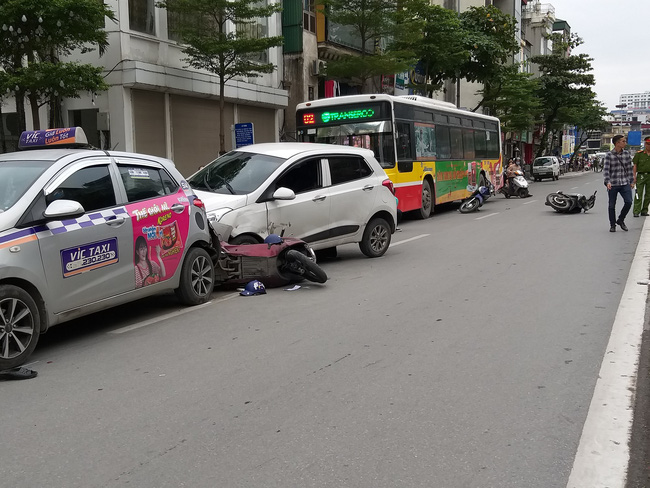 Lời kể của tài xế taxi bị xế hộp đâm trong vụ tai nạn liên hoàn trên đường Tôn Đức Thắng khiến nhiều người nhập viện