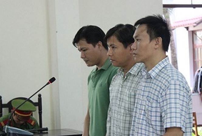 Gọi em trai đến giết người, nguyên trung úy Công an nhận 18 năm tù Gọi em trai đến giết người, nguyên trung úy Công an nhận 18 năm tù