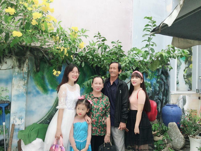 Khoảnh khắc lãng mạn đầy ngưỡng mộ của đôi vợ chồng già kết hôn 41 năm vẫn tình cảm như buổi ban đầu