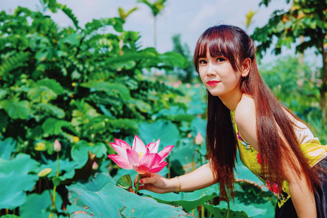 Khoảnh khắc lãng mạn đầy ngưỡng mộ của đôi vợ chồng già kết hôn 41 năm vẫn tình cảm như buổi ban đầu