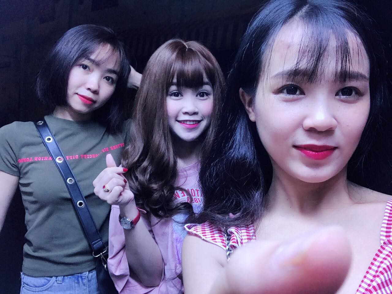 2 cô em gái chiếm spotlight của bà chị đi kiếm người yêu trên Bạn muốn hẹn hò