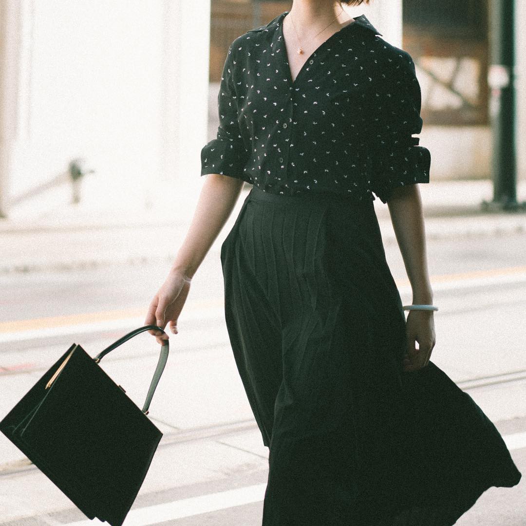 Chân váy xếp ly vừa thoải mái lại dễ giấu nhược điểm, chẳng trách mà các nàng muốn sắm vài ba cái cho tủ đồ mùa lạnh Chân váy xếp ly vừa thoải mái lại dễ giấu nhược điểm, chẳng trách mà các nàng muốn sắm vài ba cái cho tủ đồ mùa lạnh