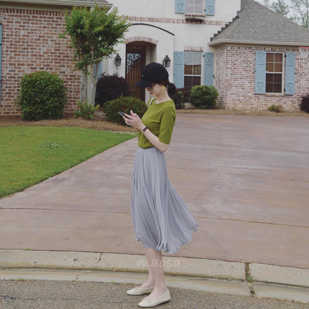 Chân váy xếp ly vừa thoải mái lại dễ giấu nhược điểm, chẳng trách mà các nàng muốn sắm vài ba cái cho tủ đồ mùa lạnh Chân váy xếp ly vừa thoải mái lại dễ giấu nhược điểm, chẳng trách mà các nàng muốn sắm vài ba cái cho tủ đồ mùa lạnh