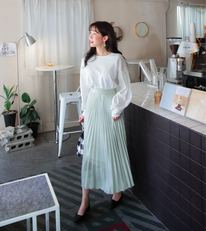 Chân váy xếp ly vừa thoải mái lại dễ giấu nhược điểm, chẳng trách mà các nàng muốn sắm vài ba cái cho tủ đồ mùa lạnh Chân váy xếp ly vừa thoải mái lại dễ giấu nhược điểm, chẳng trách mà các nàng muốn sắm vài ba cái cho tủ đồ mùa lạnh