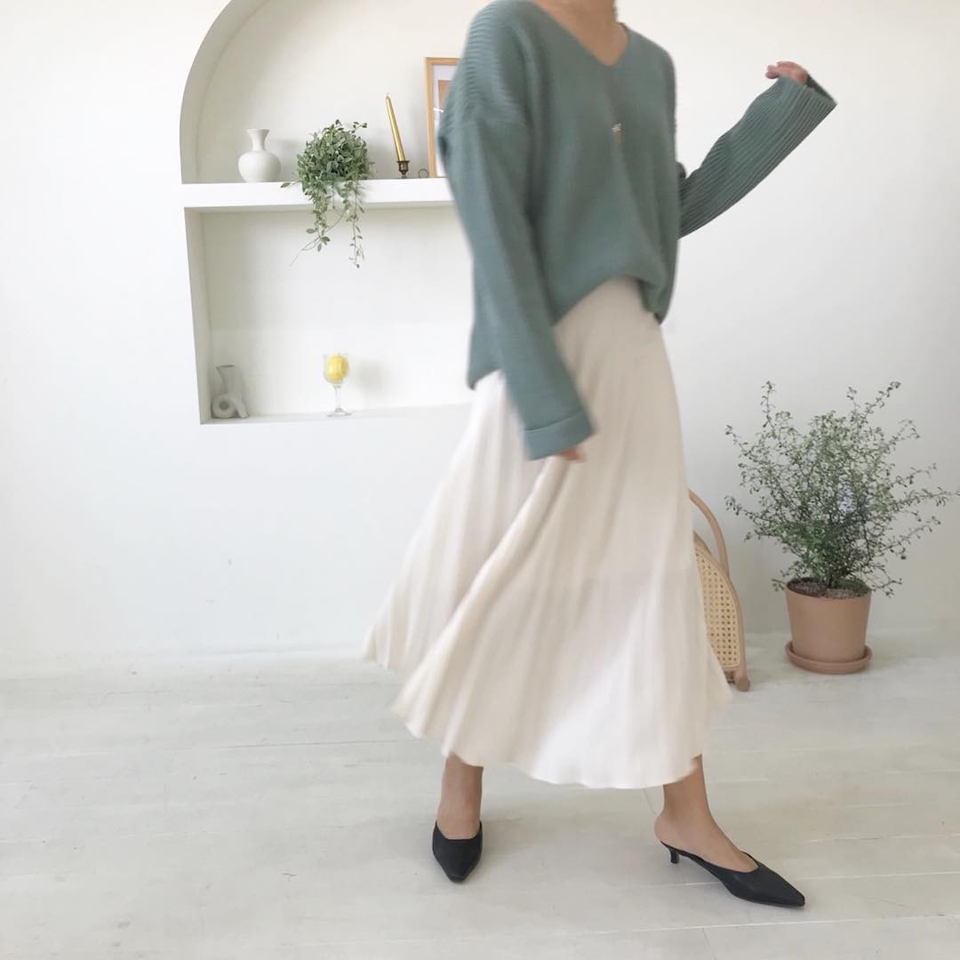 Chân váy xếp ly vừa thoải mái lại dễ giấu nhược điểm, chẳng trách mà các nàng muốn sắm vài ba cái cho tủ đồ mùa lạnh Chân váy xếp ly vừa thoải mái lại dễ giấu nhược điểm, chẳng trách mà các nàng muốn sắm vài ba cái cho tủ đồ mùa lạnh