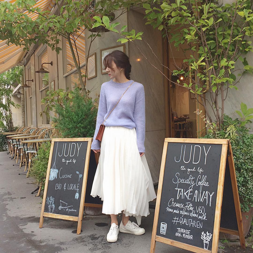 Chân váy xếp ly vừa thoải mái lại dễ giấu nhược điểm, chẳng trách mà các nàng muốn sắm vài ba cái cho tủ đồ mùa lạnh Chân váy xếp ly vừa thoải mái lại dễ giấu nhược điểm, chẳng trách mà các nàng muốn sắm vài ba cái cho tủ đồ mùa lạnh