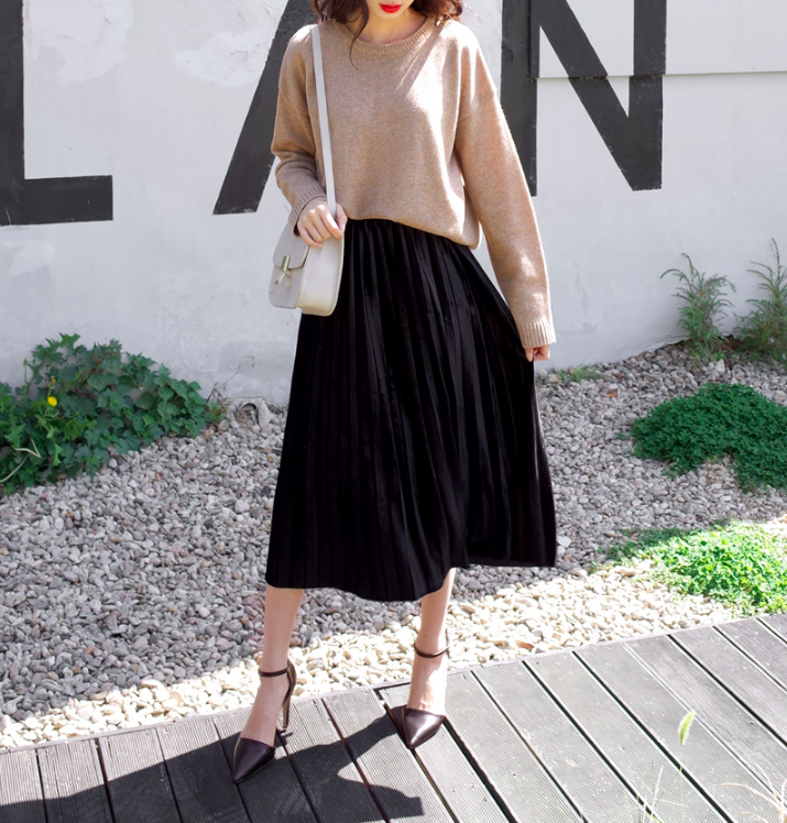 Chân váy xếp ly vừa thoải mái lại dễ giấu nhược điểm, chẳng trách mà các nàng muốn sắm vài ba cái cho tủ đồ mùa lạnh Chân váy xếp ly vừa thoải mái lại dễ giấu nhược điểm, chẳng trách mà các nàng muốn sắm vài ba cái cho tủ đồ mùa lạnh