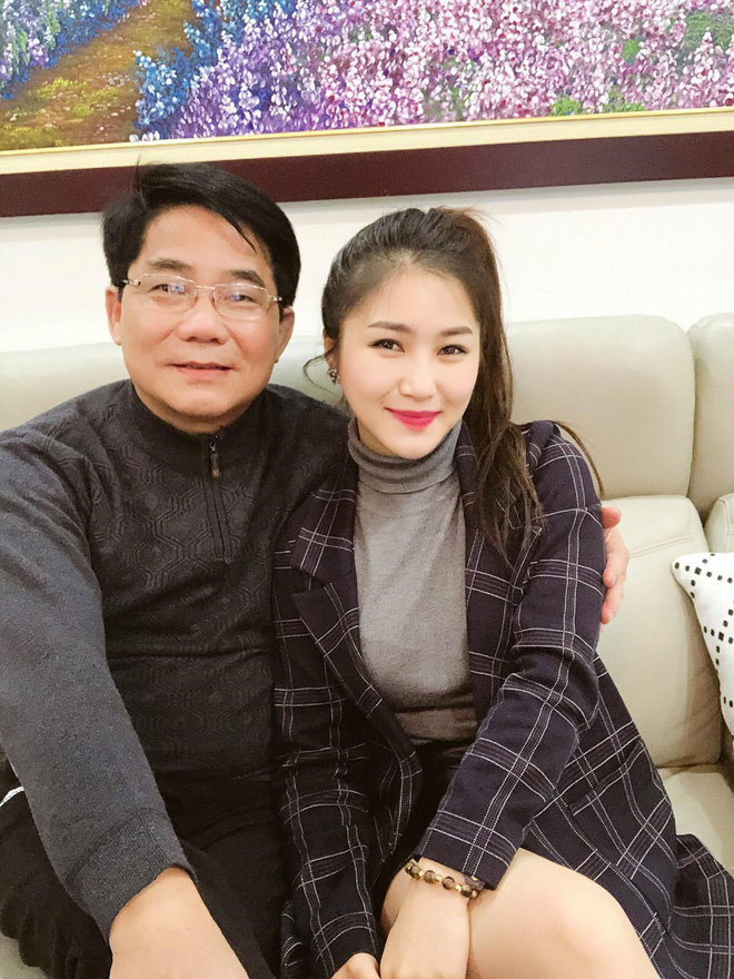 Nhà riêng ở quê của Hương Tràm gây bất ngờ vì sự sang trọng, bề thế Nhà riêng ở quê của Hương Tràm gây bất ngờ vì sự sang trọng, bề thế