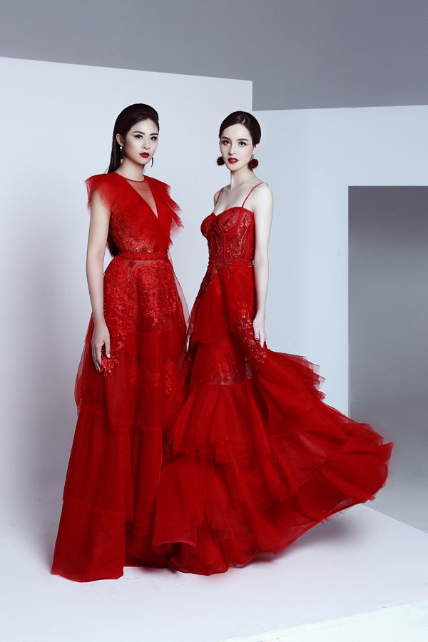 Ngọc Hân, Hoàng Anh khoe chân dài với váy xẻ cao