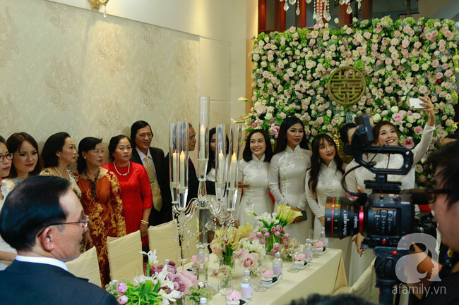 Mất công che chắn bao lâu, chiếc áo dài cưới khiến Nhã Phương lộ bụng lùm lùm