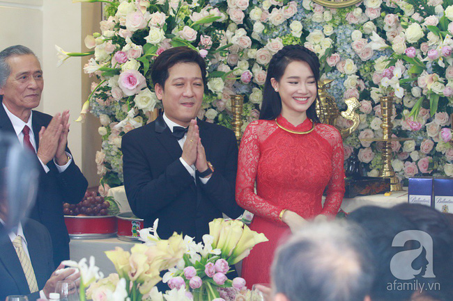 Mất công che chắn bao lâu, chiếc áo dài cưới khiến Nhã Phương lộ bụng lùm lùm