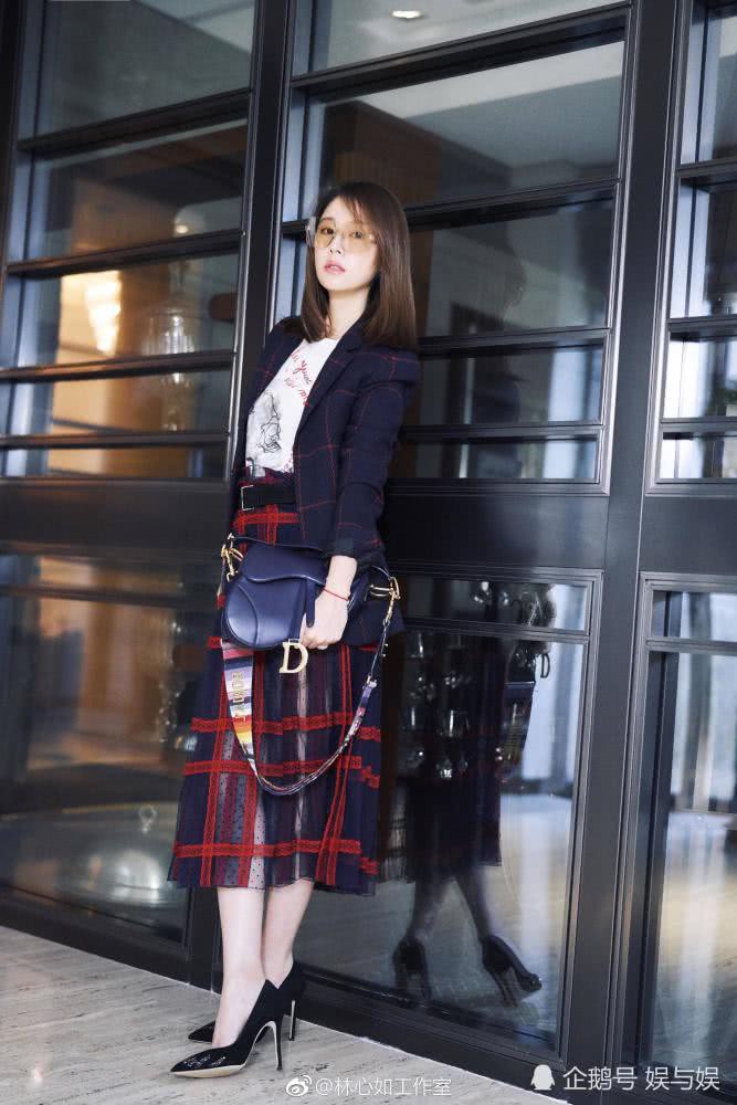 Diện nguyên set đồ cho người mẫu: Suzy, Lâm Tâm Như đẹp lung linh, Triệu Lệ Dĩnh lại khó phân định