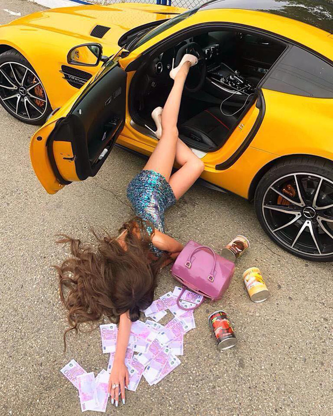 Học hội Rich Kid nước ngoài, Khả Ngân và Sĩ Thanh đua nhau ngã sấp mặt nhưng vẫn cực cool