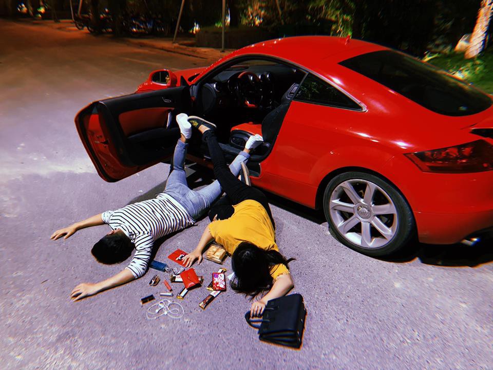 Học hội Rich Kid nước ngoài, Khả Ngân và Sĩ Thanh đua nhau ngã sấp mặt nhưng vẫn cực cool