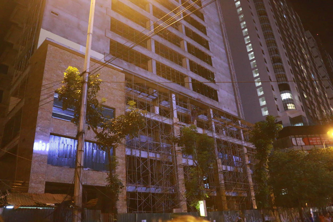 Ai phải chịu trách nhiệm cho cái chết của người phụ nữ vì thanh sắt rơi từ công trình ở Hà Nội?