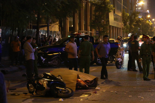 Ai phải chịu trách nhiệm cho cái chết của người phụ nữ vì thanh sắt rơi từ công trình ở Hà Nội?