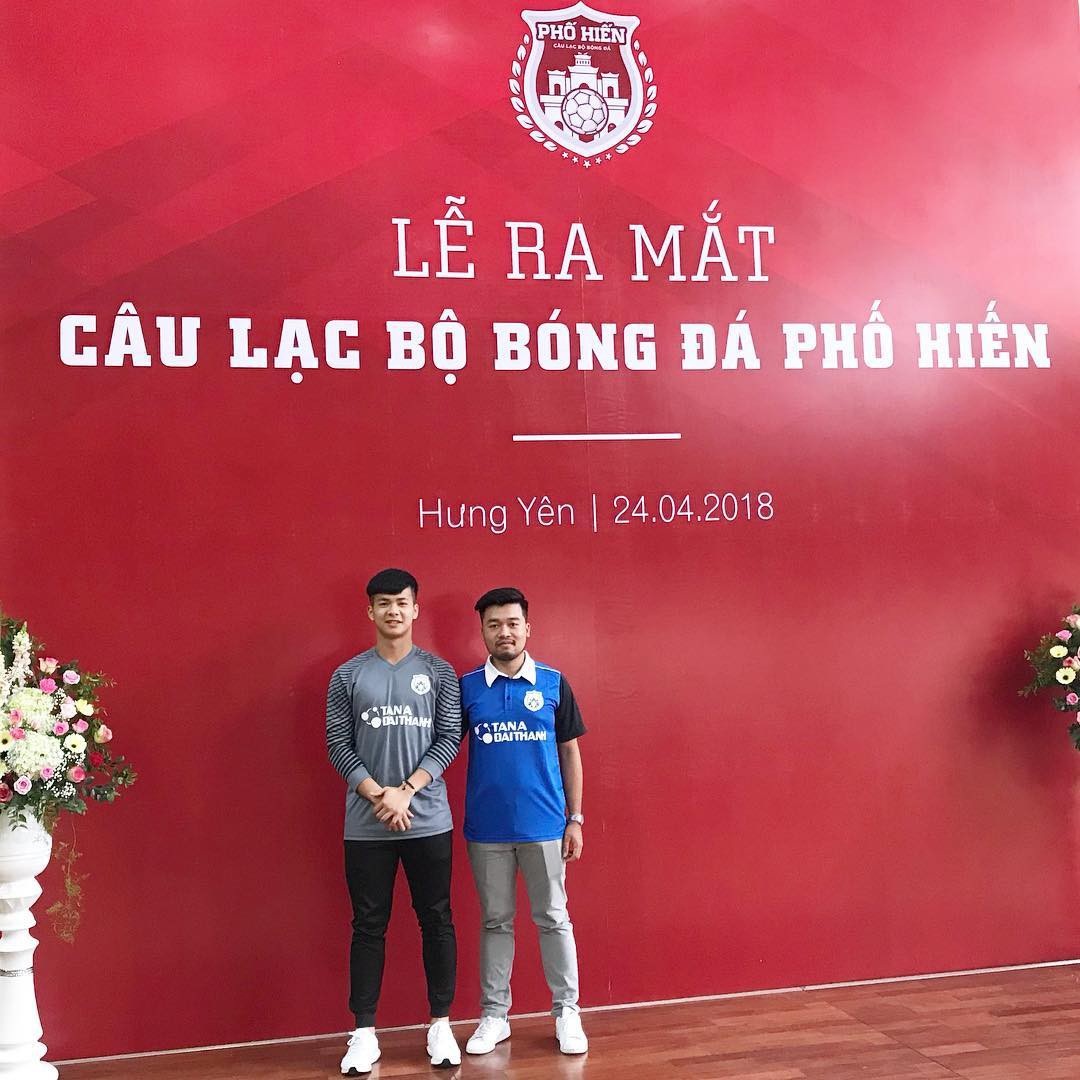 Chàng thủ môn của U19 Việt Nam điển trai, tài năng không kém Bùi Tiến Dũng