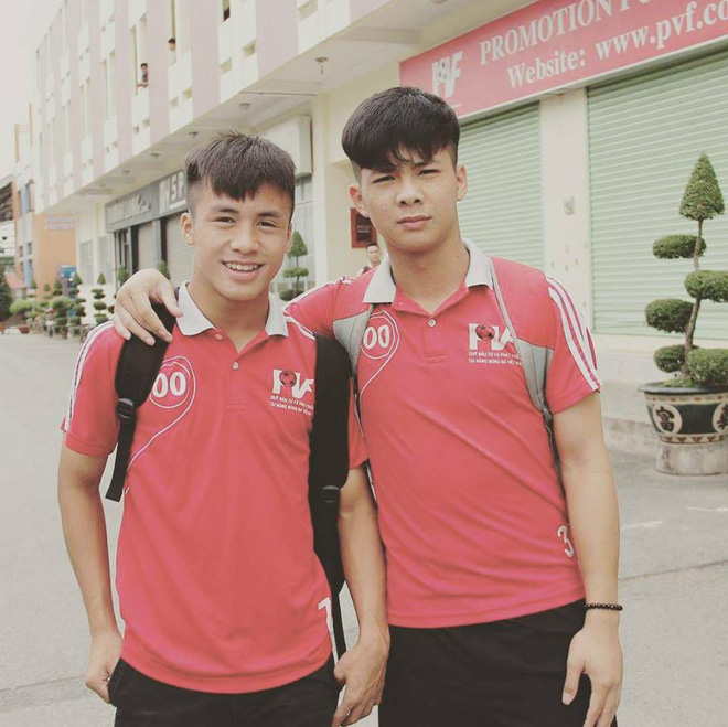 Chàng thủ môn của U19 Việt Nam điển trai, tài năng không kém Bùi Tiến Dũng
