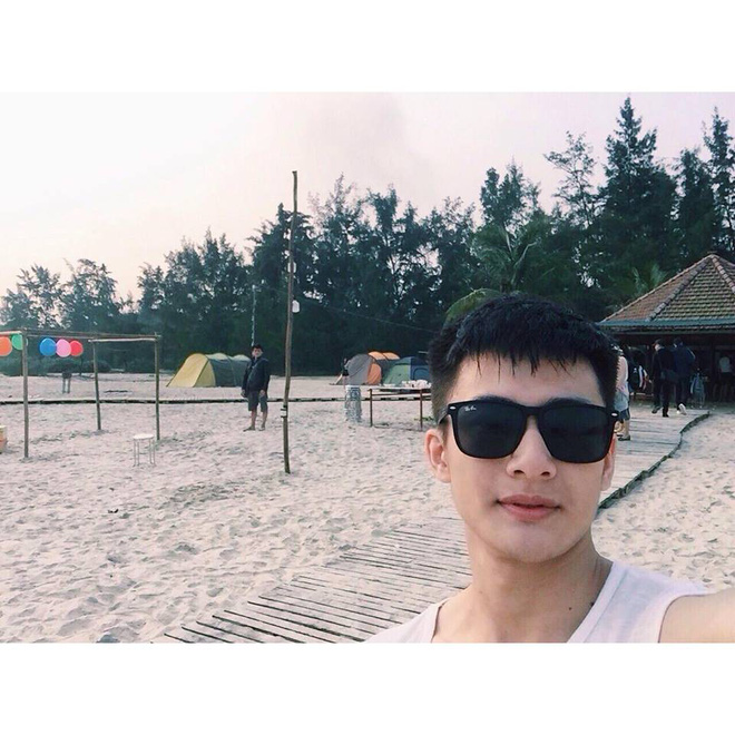 Đăng ảnh tự dìm lên mạng, điện thoại của chàng trai bỗng rung liên tục vì tin nhắn làm quen