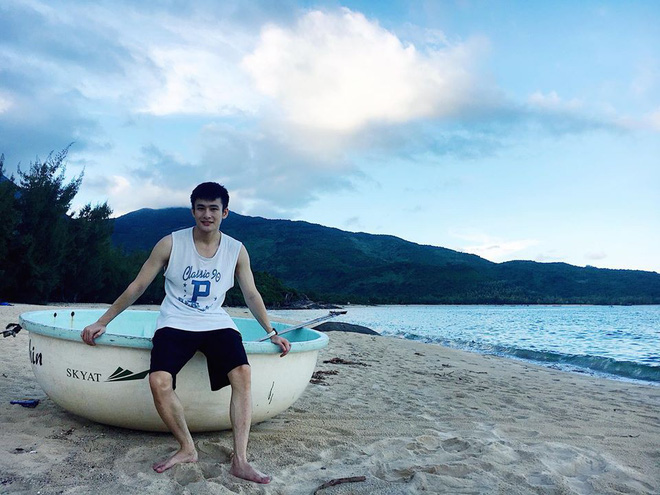 Đăng ảnh tự dìm lên mạng, điện thoại của chàng trai bỗng rung liên tục vì tin nhắn làm quen