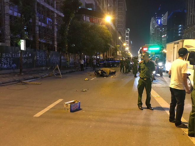 Cận cảnh nơi cần trục rơi xuống đường Lê Văn Lương khiến mẹ đơn thân tử vong